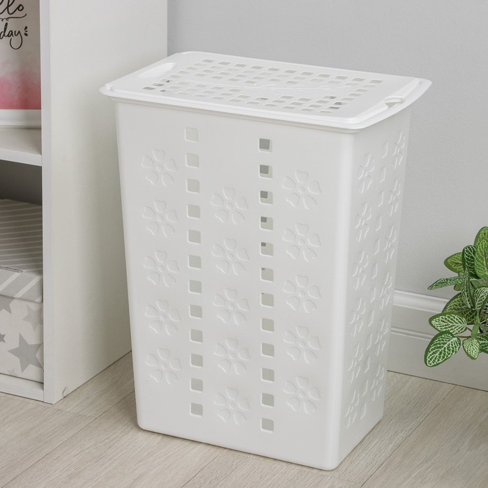 Корзина бельевая «Виолетта», 30 л, 36×26.5×47.5 см, с крышкой, белая