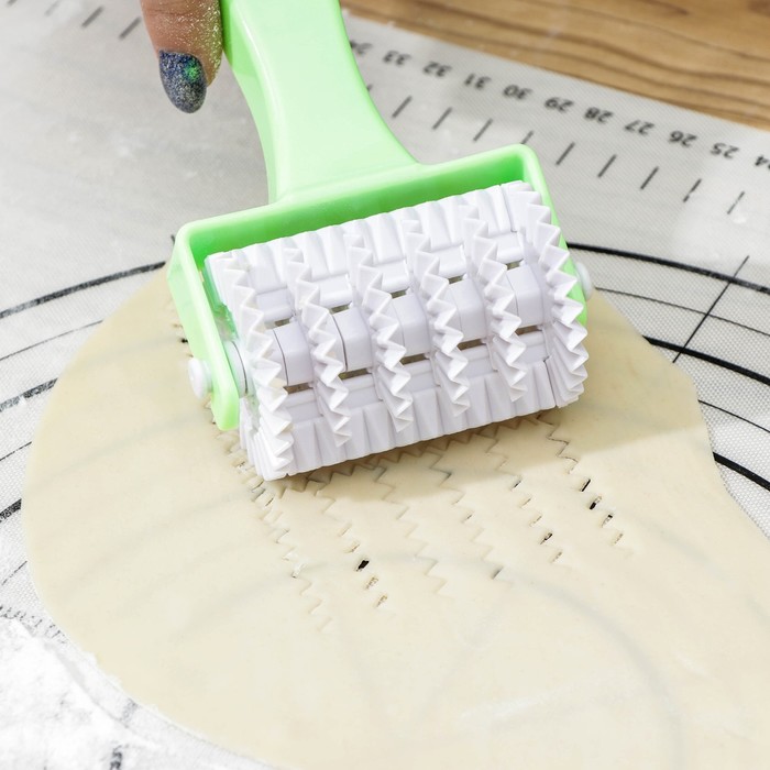 Валик для нарезки теста Доляна «Яркий», 17×8×4.5 см, фактурный, зелёный