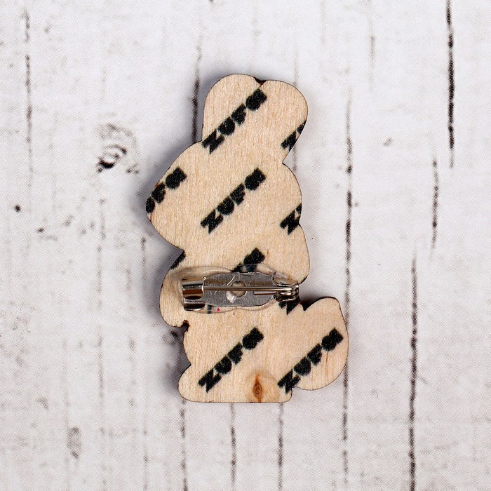 Деревянный значок «Заяц»