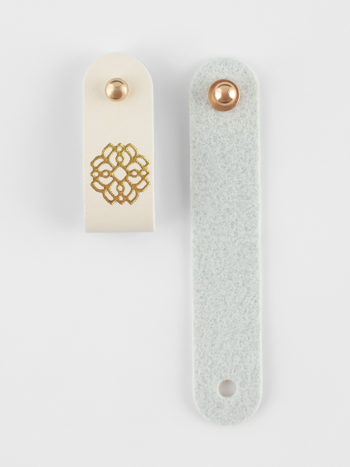 Бирка с кнопкой «Мандала» TEIRA, с тиснением, 8×1.5 см, 10 шт., цвет золотой, молочный