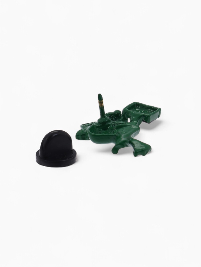 Значок «Лягушонок» с магнитофоном, цвет зелёный