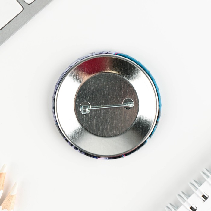 Значок закатной «Аниме девушка в городе», d=5.6 см