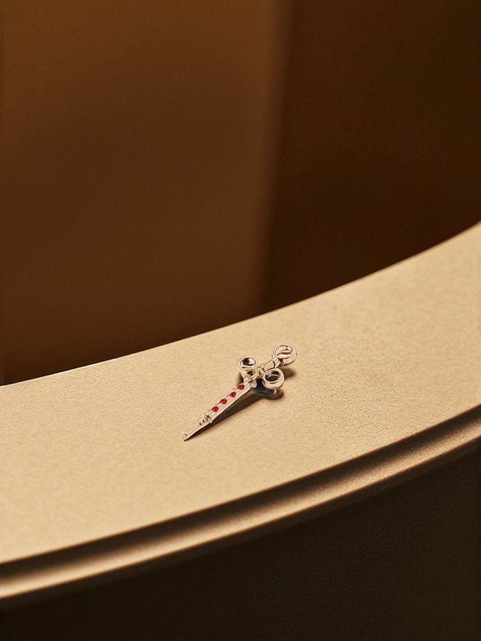 Значок «Шприц» карпульный, цвет красный в золоте