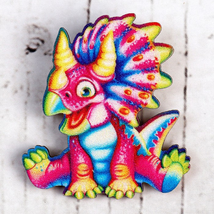 Деревянный значок «Трицератопс»