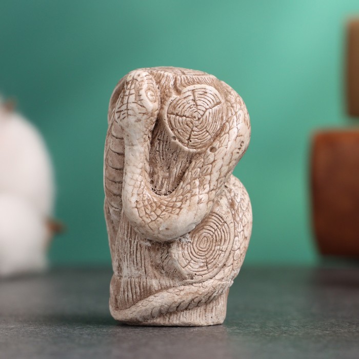 Фигурка гипс «Змея» слоновая кость, 5×3×3 см