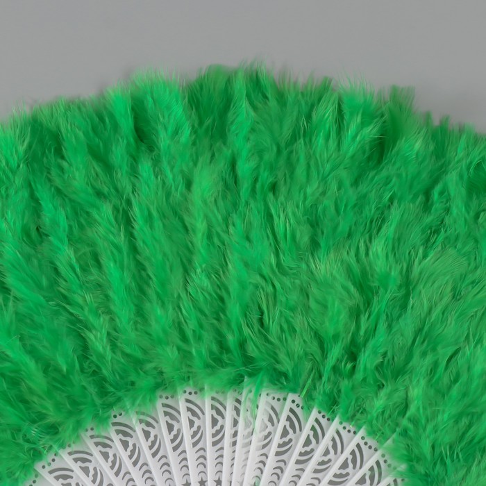 Веер складной «Зелёный», пластик, перо, h=26 см, 25 лопастей, 3×50×26 см