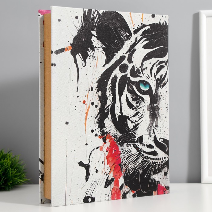 Шкатулка - книга «Мир природы. Белый тигр», дерево, искусственная кожа, 28.5×22×4 см