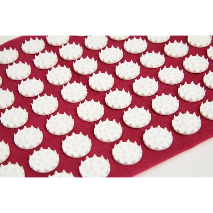 Аппликатор «Кузнецова», 70 колючек, спанбонд, 23×32 см, красный.