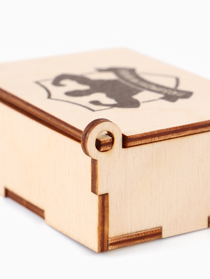 Коробка подарочная деревянная «Любимому мужчине» 8.5×6×3.5 см
