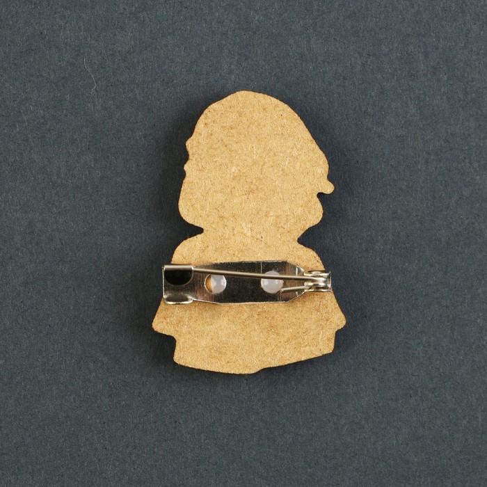 Значок деревянный «Рыжая девушка», аниме, 2.4×3.4 см