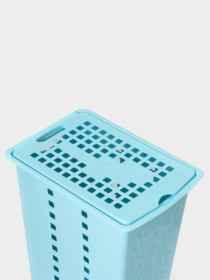 Корзина бельевая «Виолетта», 30 л, 37×25×48 см, с крышкой, голубая