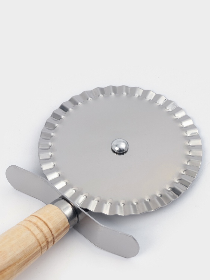 Нож для пиццы и теста Доляна «Классик», 18.5 см, коррозионностойкая сталь, ребристый, бежевый