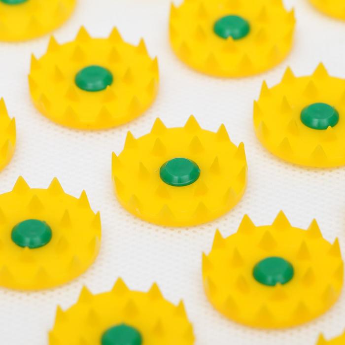 Аппликатор «Кузнецова», 70 колючек, спантекс, 23×32 см, жёлтый.