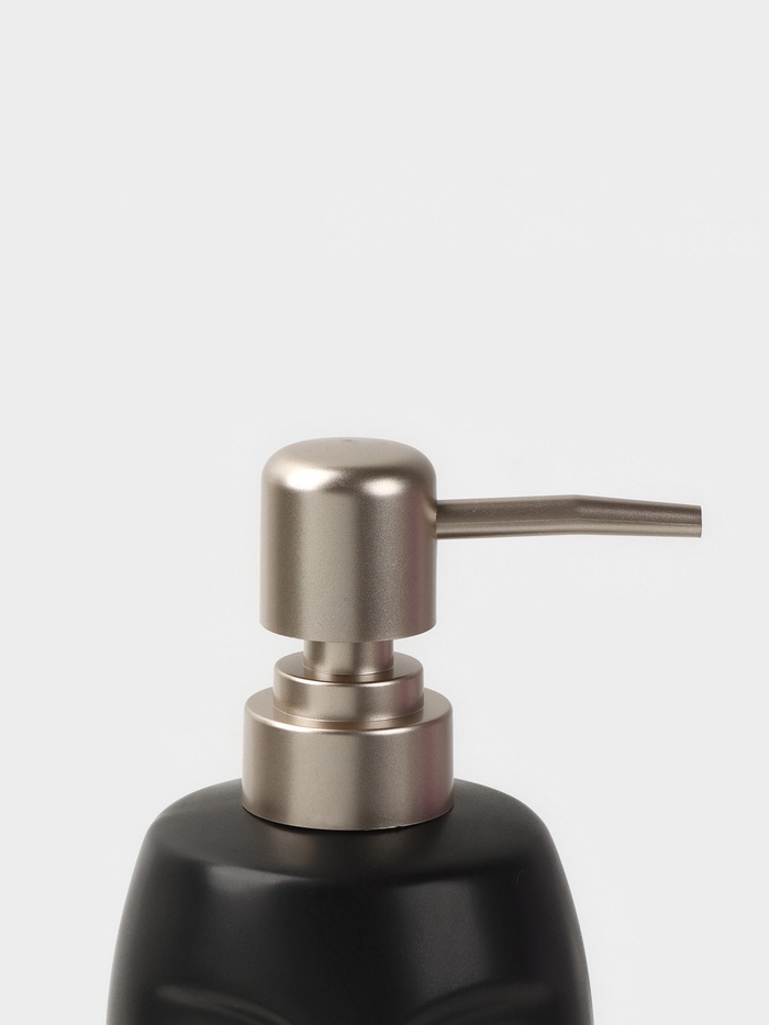 Дозатор для жидкого мыла SAVANNA «Вуду», 240 мл, чёрный