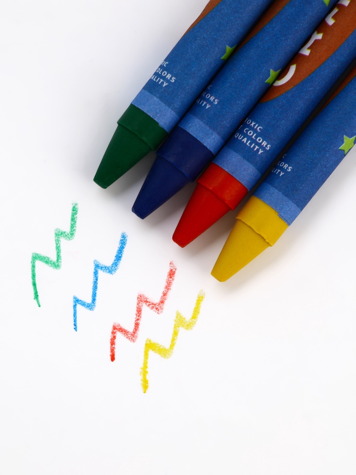 Блок листов с раскраской и восковые мелки «С 8 марта»