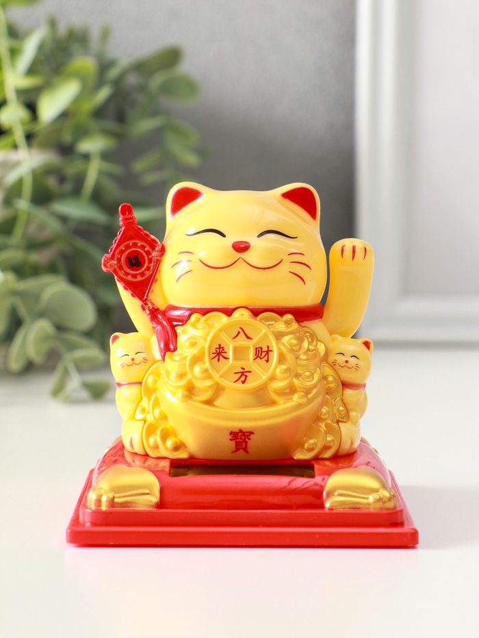 Маятник настольный антистресс «Жёлтый Манэки-нэко с котятами и золотом», 8×8×8.2 см