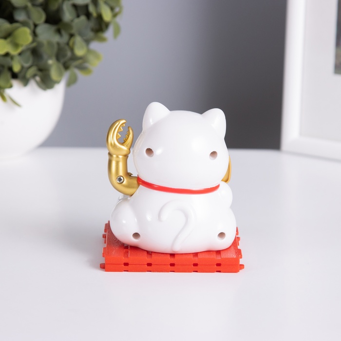 Маятник настольный антистресс «Белый Манэки-нэко с клешней», пластик, 8×8×8.5 см
