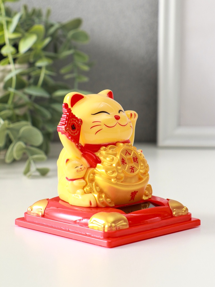 Маятник настольный антистресс «Жёлтый Манэки-нэко с котятами и золотом», 8×8×8.2 см