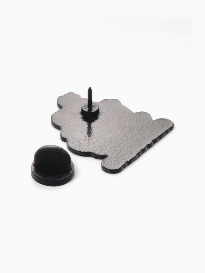 Значок «Капибара капучино», оранжево-синий в чёрном металле