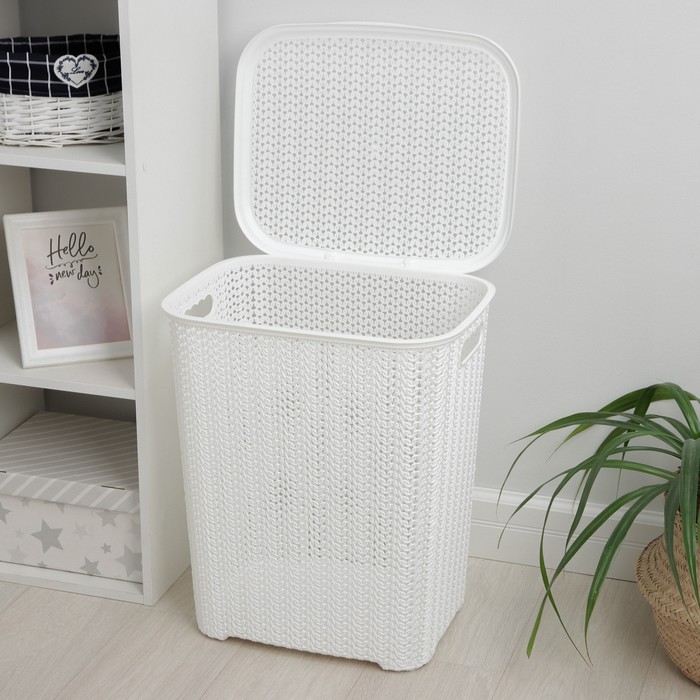 Корзина бельевая «Вязь», 60 л, 44×36×52 см, с крышкой, белая