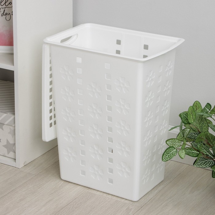 Корзина бельевая «Виолетта», 30 л, 36×26.5×47.5 см, с крышкой, белая