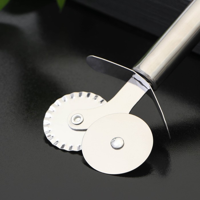 Нож для теста и пиццы Доляна «Металлик», 2 лезвия, 18 см, нержавеющая сталь, серебристый