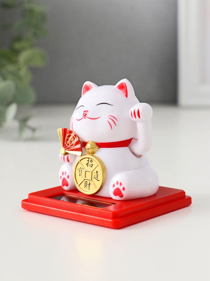 Маятник настольный антистресс «Белый Манэки-нэко с веером и монеткой», пластик, 5×5×5 см