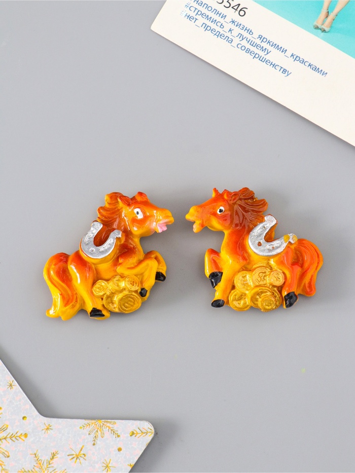 Магнит на холодильник «Коняшка с монетами и подковой», полистоун, 3.5×4 см, МИКС