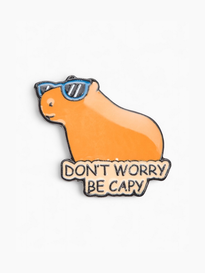 Значок «Капибара не волнуйся», оранжевый в чёрном металле