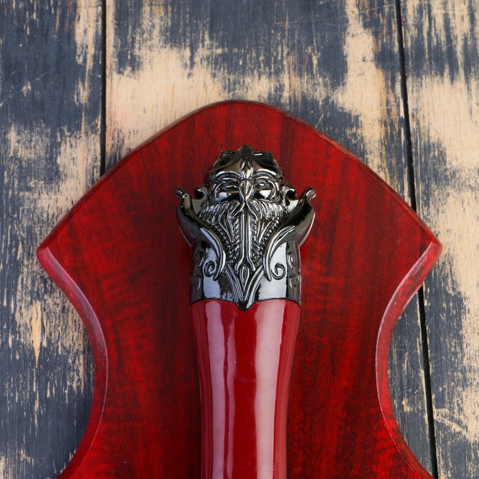 Панно на стену «Макет оружия: сувенирный меч на планшете. Луч», декор настенный, клинок 27 см, рукоять с головой старца