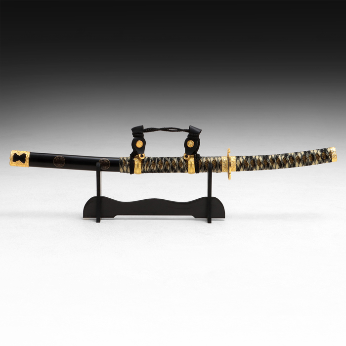 Макет оружия «Сувенирная катана на подставке. Хикэру», 78 см, чёрная с золотом