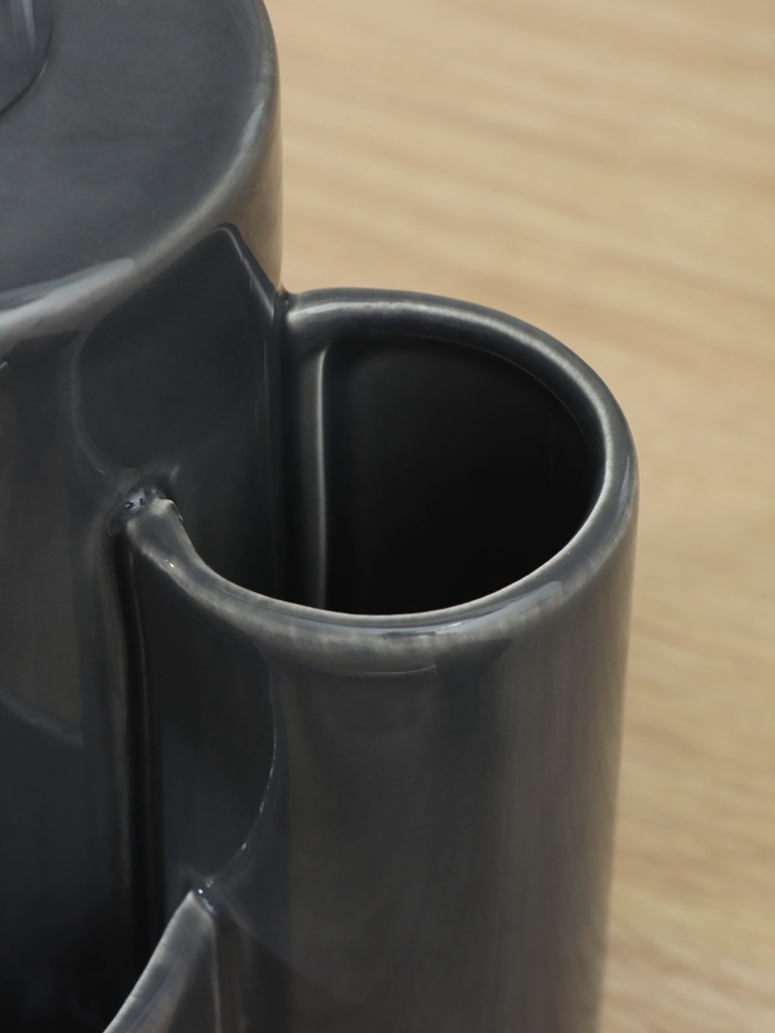 Дозатор для моющего средства Доляна «Милитари», 370 мл, с губкой и щёткой, серый