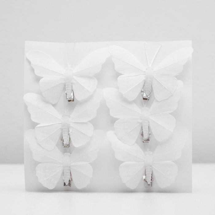 Бабочка для декора и флористики, на прищепке, пластиковая, белые, 7.5×6×1 см