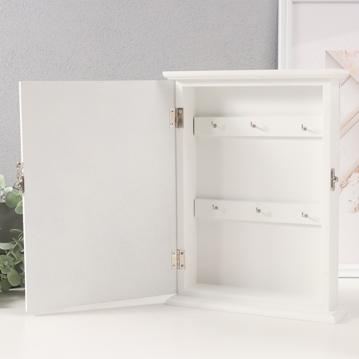 Ключница настенная «Веточка цветочная», дерево, 6 крючков, состаренный белый, 6×22×30 см