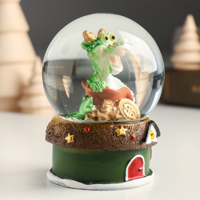 Снежный шар новогодний стеклянный «Китайский зелёный дракон на домике к богатству», 6.5×6.5×8.8 см