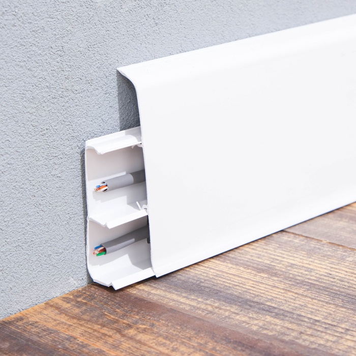 Плинтус напольный «Деконика», 85×2200 мм, цвет 001-G белый глянцевый