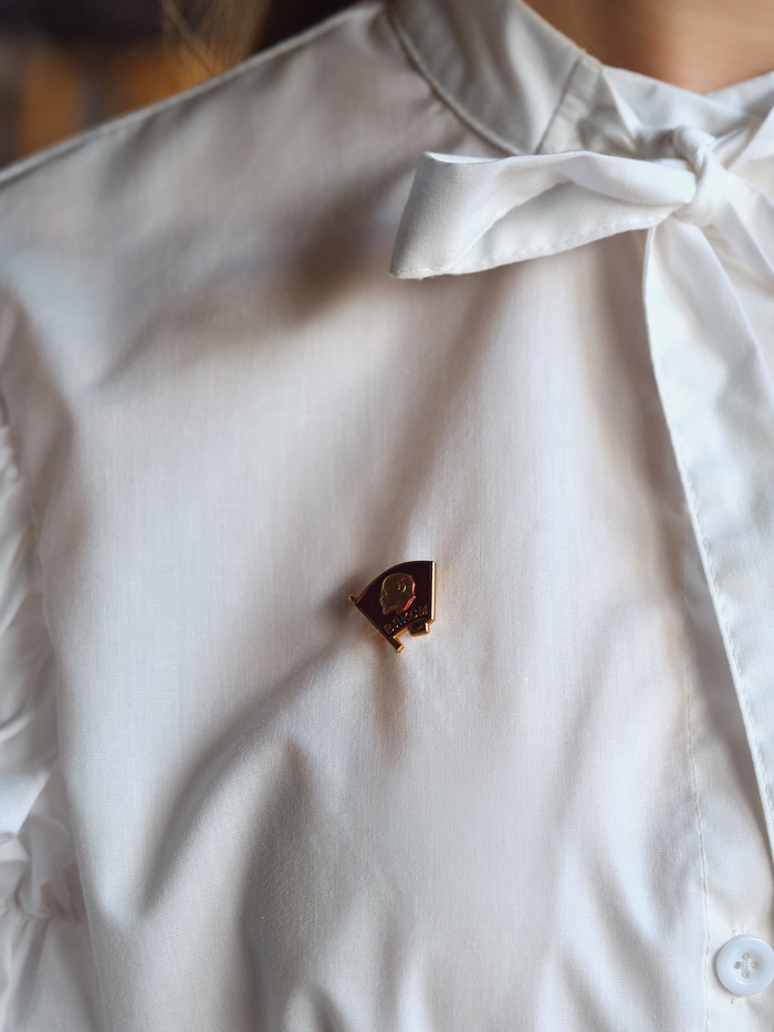 Значок «ВЛКСМ» комсомольский, красный в золоте