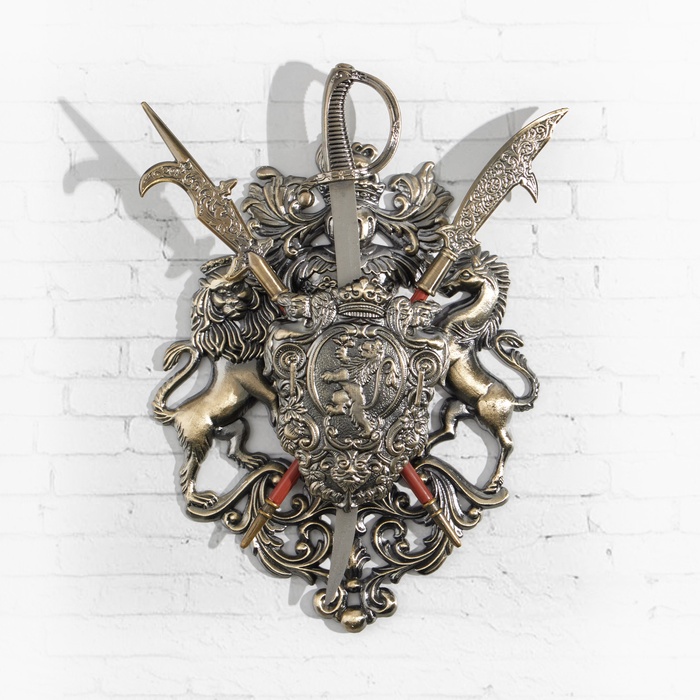 Панно на стену «Геральдика. Лев на щите и две шпаги», декор настенный, щит декоративный