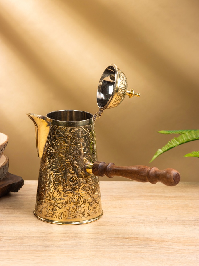 Турка «Серебряные узоры», 650 мл, латунь, с крышкой и деревянной ручкой