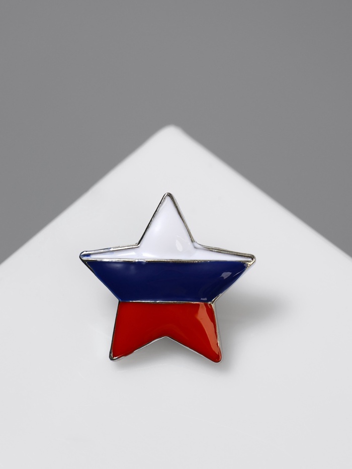 Значок «Звезда» с флагом России, цветной в серебре