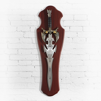 Панно на стену «Макет оружия: сувенирный меч на планшете», змеи на уголках эфеса, 56 см