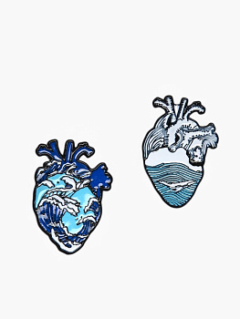 Значки-неразлучники «Сердца», 2 шт. бело-голубые в чёрном металле