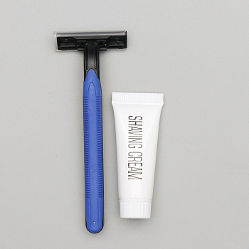 Бритва Экстра с двумя нержавеющими лезвиями&nbsp;увлажняющей полоской, крем для бритья10 г